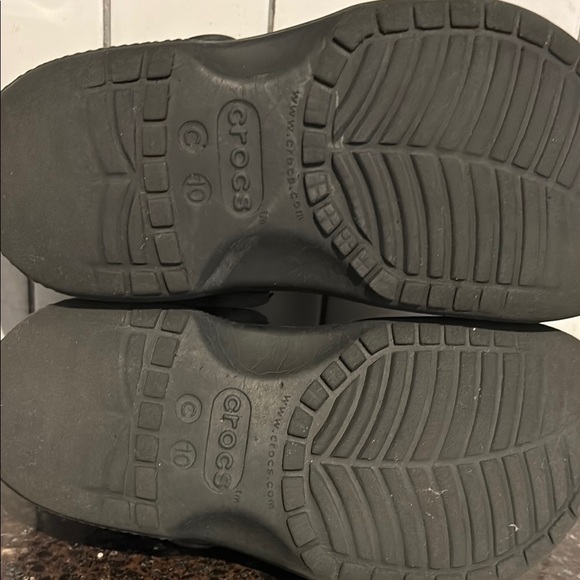 Crocs Unisex Kids Classic Clogs Shoes Black Slip-On Perforated C10 - Picture 5 of 5